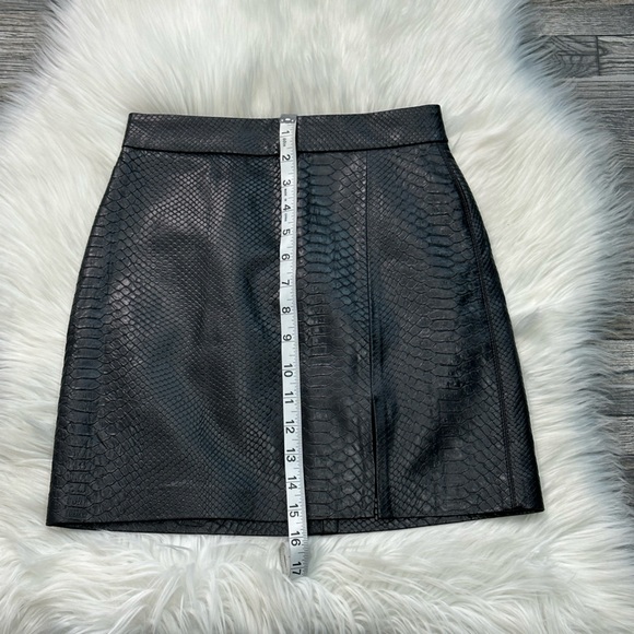 Aritzia Wilfred Patio Vegan Leather Mini Skirt - Picture 12 of 14